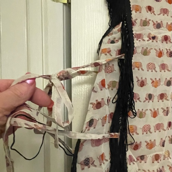 NWT- BoHo Style Linen elephant Print
fringe shirt, tie sides - Picture 5 of 10